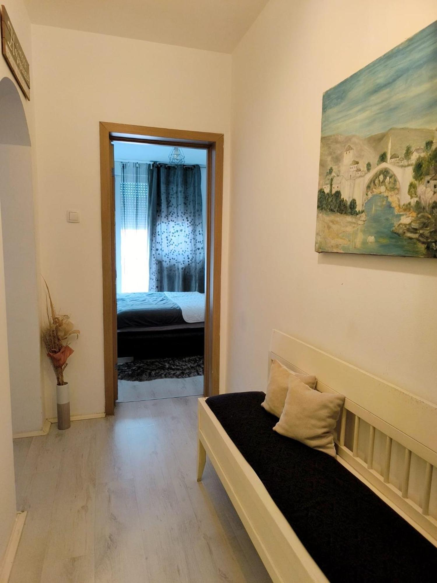Book Apartment *
